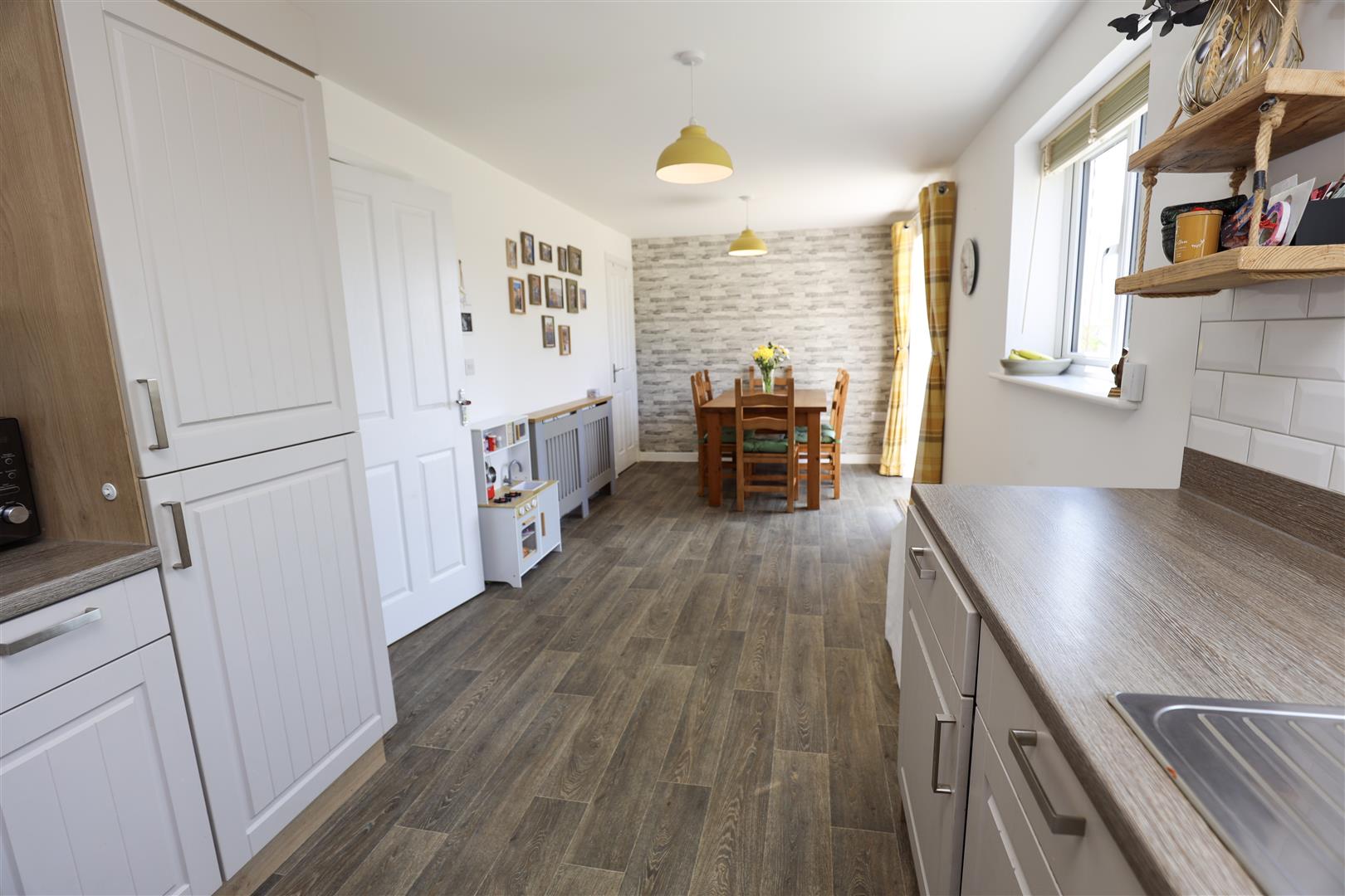 7 Plasnewydd Walk, Llantwit Major, Vale of Glamorgan, CF61 2YW